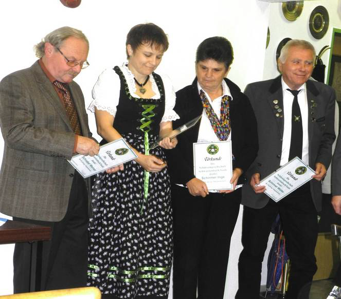 Die geehrten Schützen von links nach rechts: Werner Schnabel, Silvia Schirmer, Inge Schirmer, Walter Schrimer